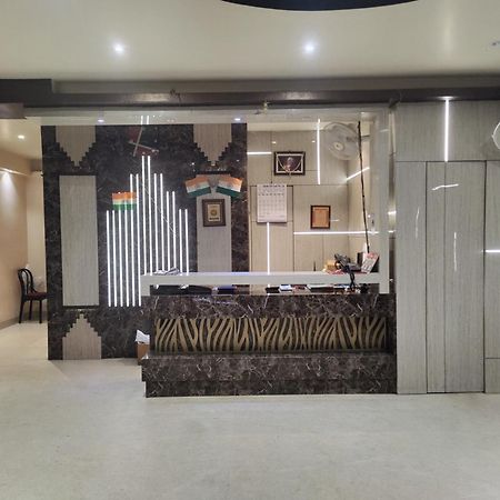 Hotel Sanjay Galaxy,Kanpur Exteriör bild