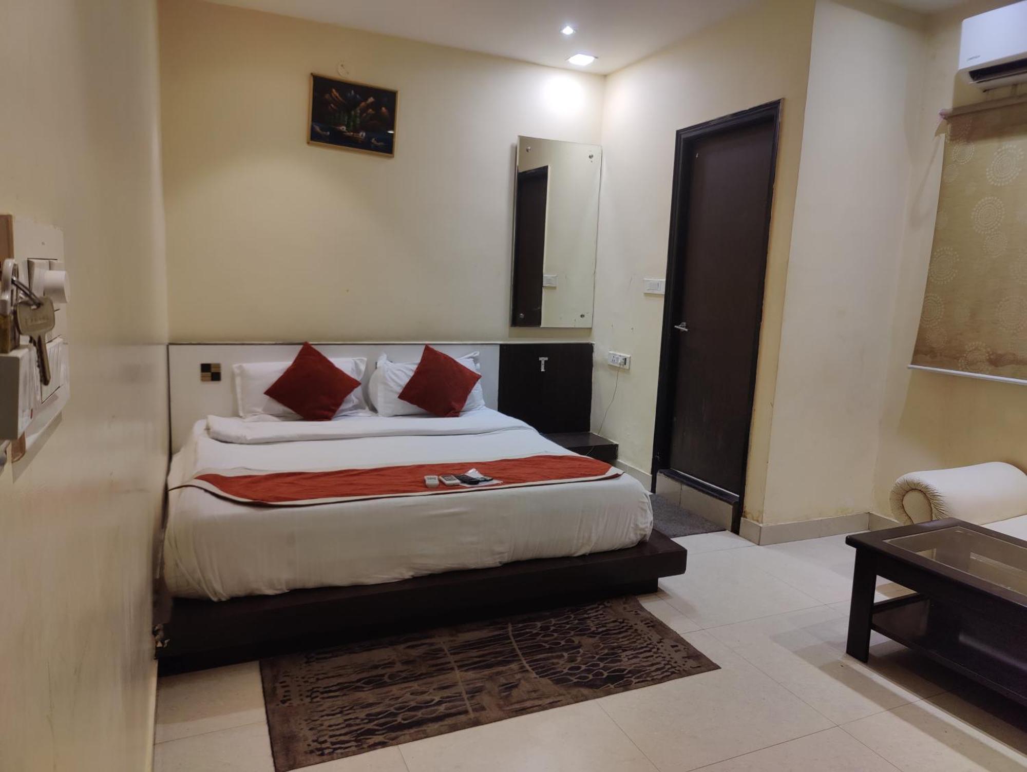 Hotel Sanjay Galaxy,Kanpur Exteriör bild