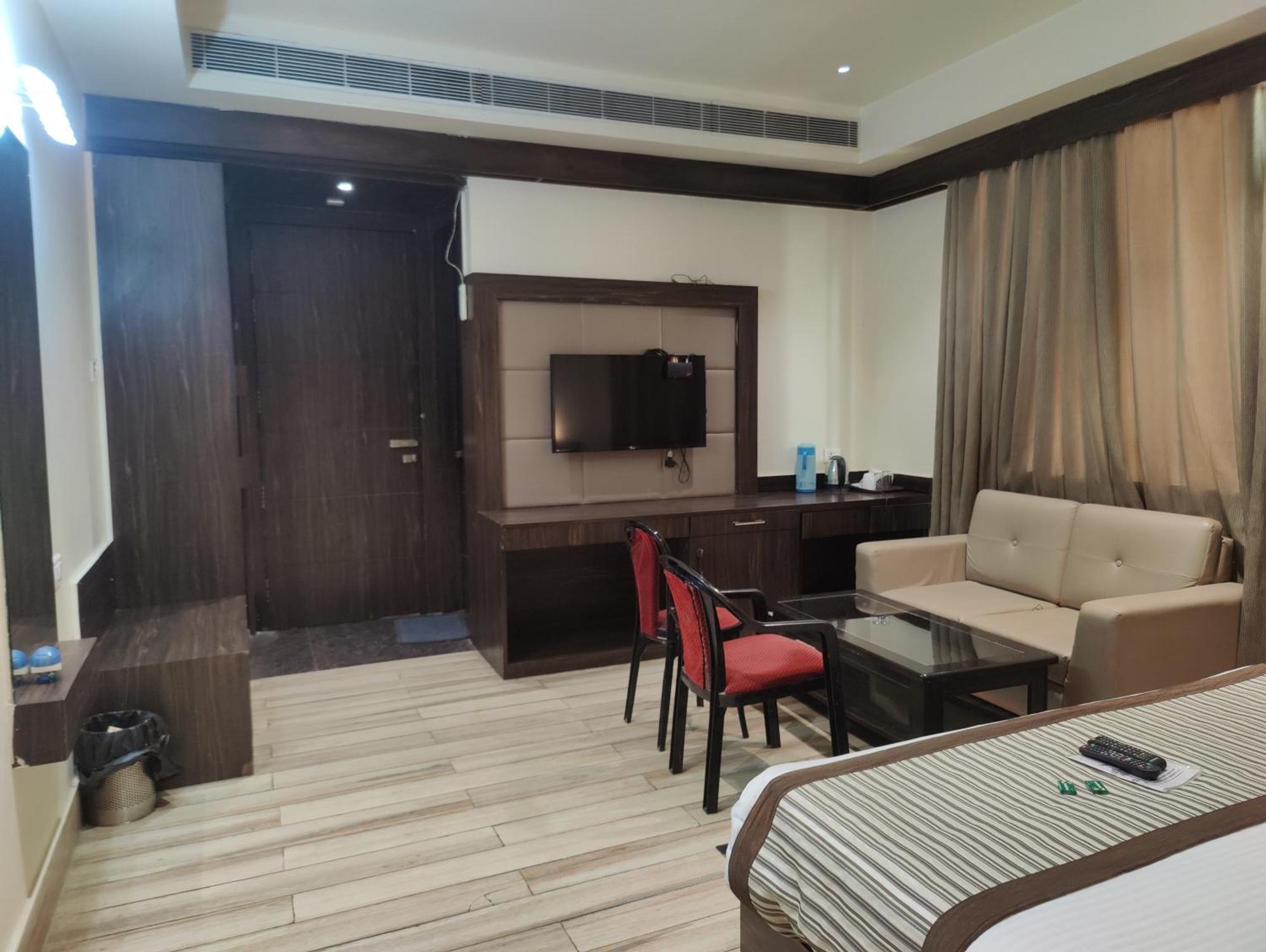 Hotel Sanjay Galaxy,Kanpur Exteriör bild