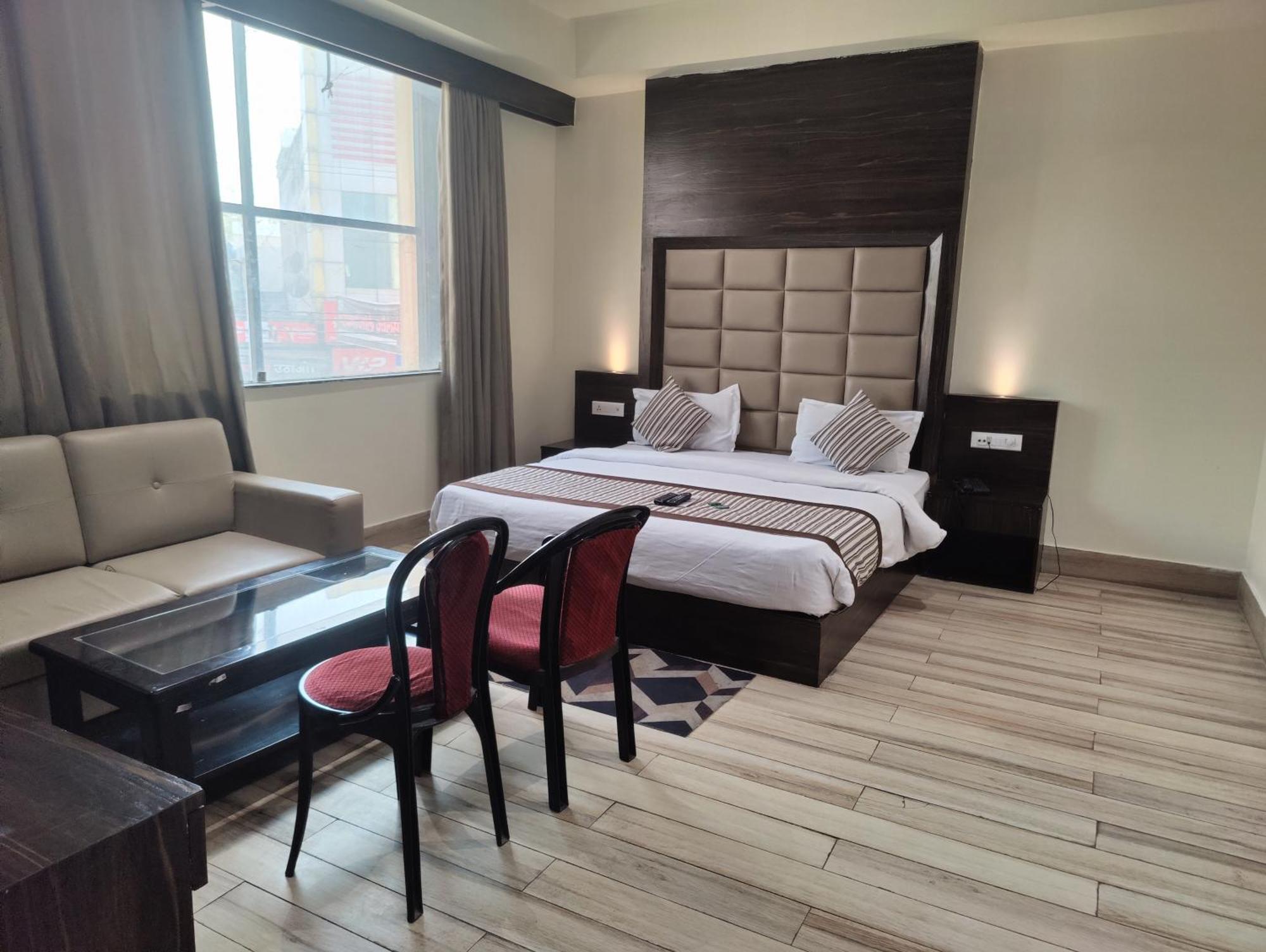 Hotel Sanjay Galaxy,Kanpur Exteriör bild
