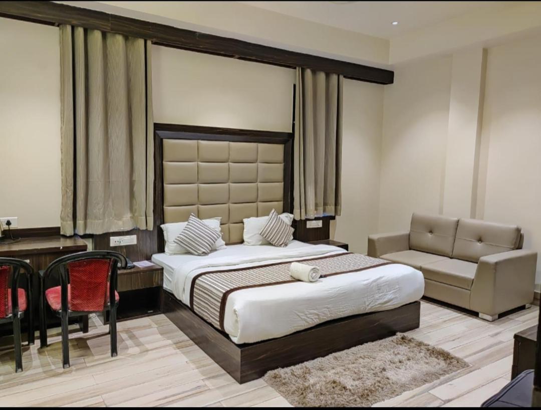 Hotel Sanjay Galaxy,Kanpur Exteriör bild