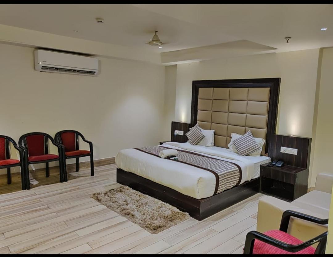 Hotel Sanjay Galaxy,Kanpur Exteriör bild